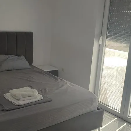 Apartment Golem Dhome Plazhi *