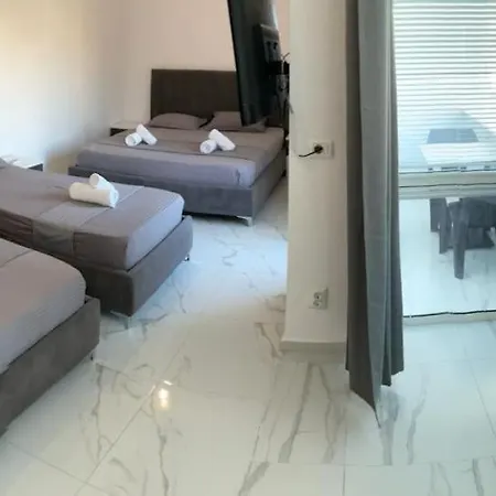 Luxury * Golem (Tirana)