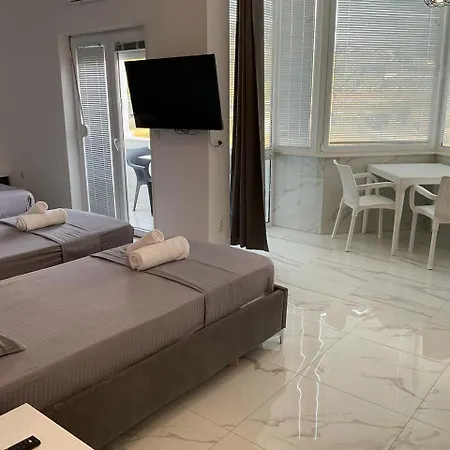 Golem Dhome Plazhi Apartment *