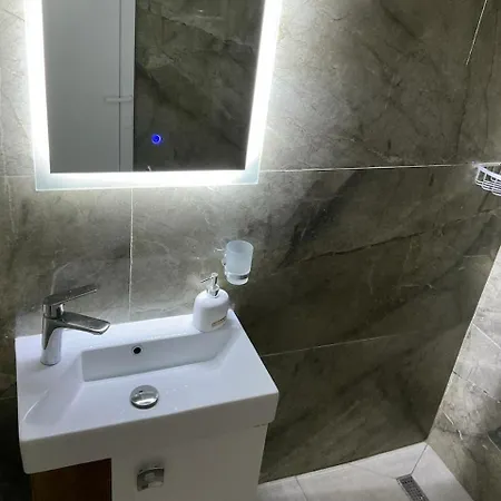 Luxury * Golem (Tirana)