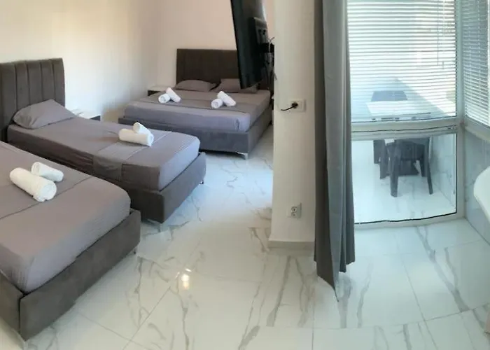 Luxury * Golem (Tirana)