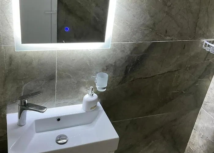 Luxury * Golem (Tirana)